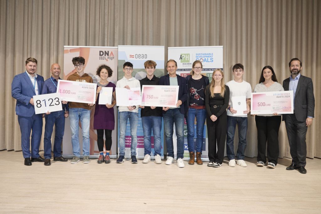 Gewinner*innen des Citizen Science Awards für das Projekt Lebensraum Gründach